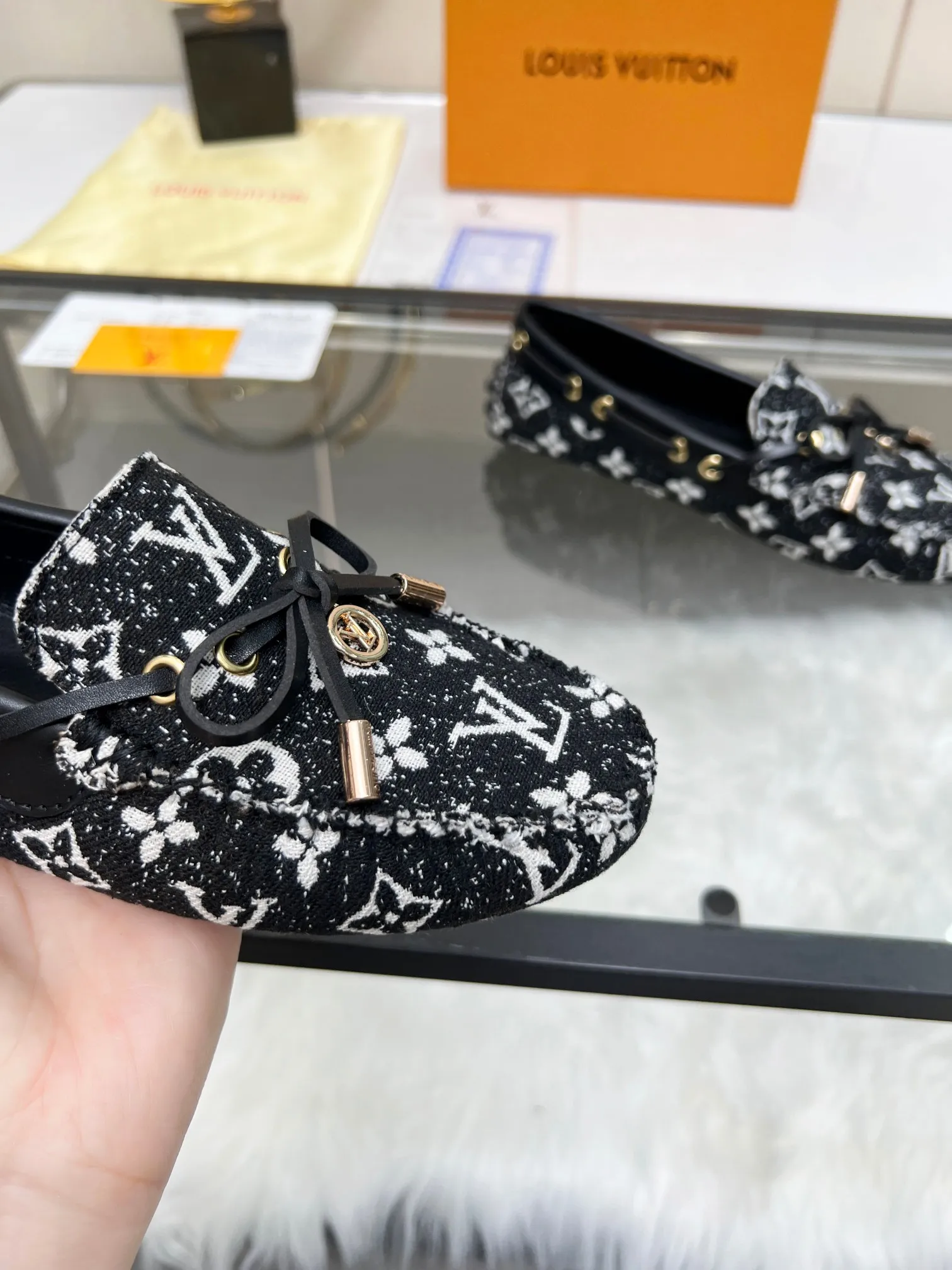 👟👟Ex-factory price 420👟👟 Lvui...Vuitt* on/】...Top purchasing agent, high version, counter 2023 spring, summer and autumn new color beanie shoes, imported fabrics, buckle bows, classic popular shoes. Lining: Sheepskin lining Color: Presbyopia Xingli Women's model: 35-42 standard size.